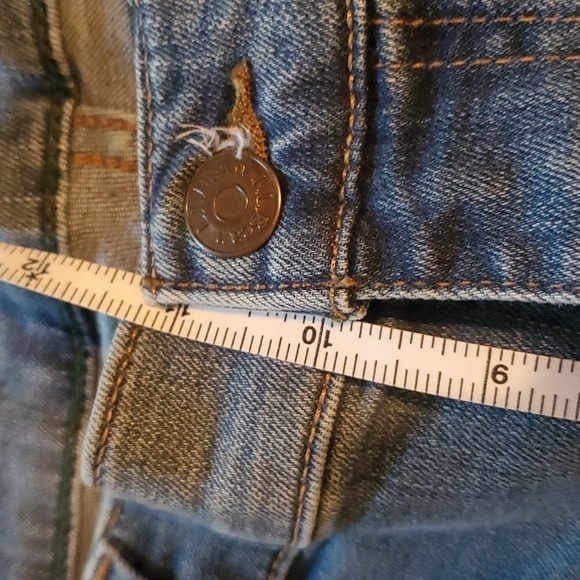 L.L. Bean Faded Blue BeanFlex Standard Fit Sz. 38x32 Jeans - Picture 12 of 12